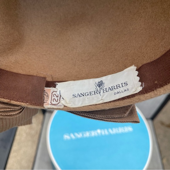 Vintage 1960s Ladies Tan Fur Felt Hat with Back Bow and Hat Box - Picture 11 of 17